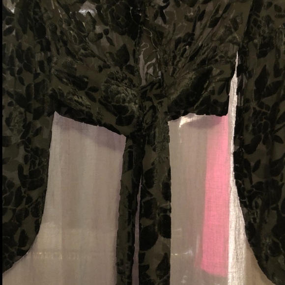 Lioness - Eastside Velvet Crop Top in Black XS - Picture 5 of 7